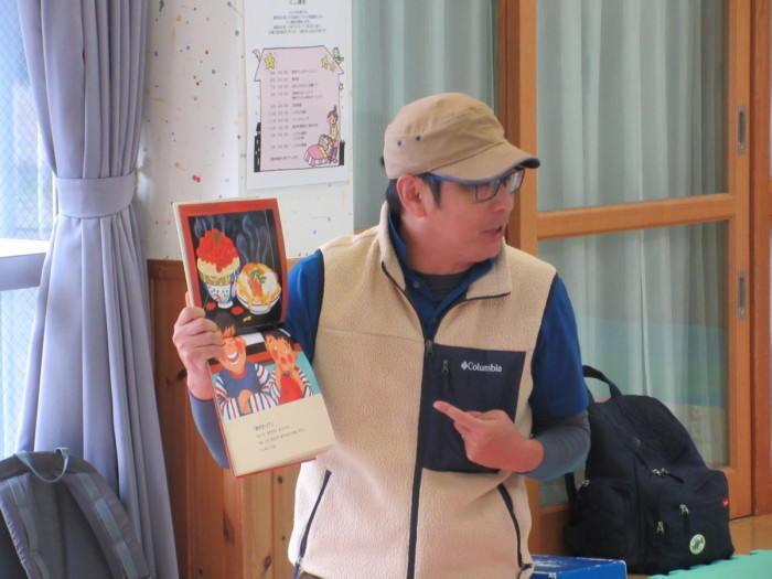 絵本の読み聞かせ