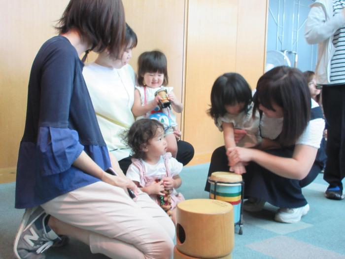 楽器にさわる
