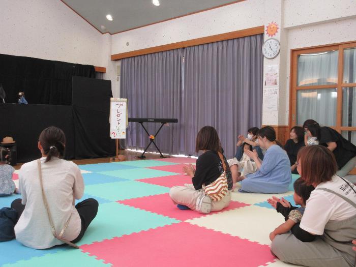 みんなで鑑賞中