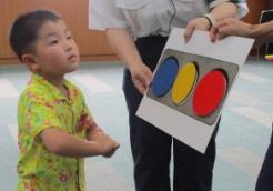 信号の色とやくそくを学びます。