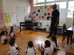 3・4歳児英語で遊ぼうの様子