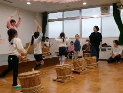 太鼓指導の様子