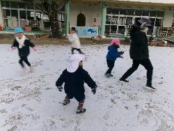 雪遊び