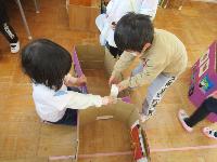 電車をつなげる様子