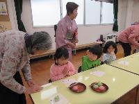 和菓子をいただく１