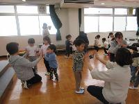 さんぽのダンスを踊る様子２