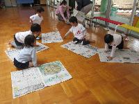 新聞紙遊び１