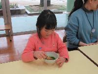 お茶をたてる３