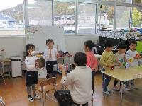 楽器遊びをする様子２