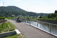 （写真）散策路（猪名川沿い）